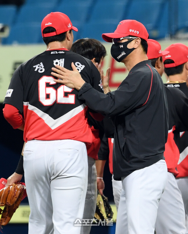 "포스트시즌처럼 총력전, 올인!" 김종국 감독 연승으로 전반기 마무리 다짐[SS잠실in]