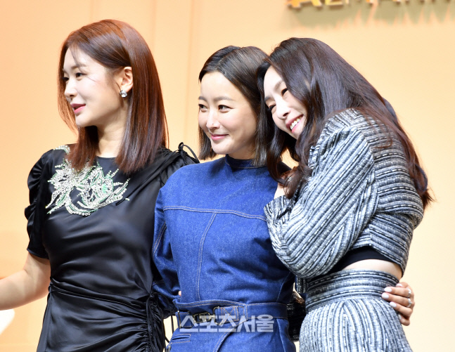 포토타임 갖는 \'블랙의 신부\' 세 여주인공[포토]