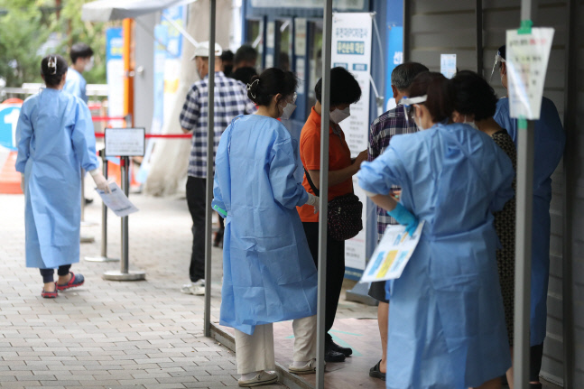 \'오늘도 코로나19 검사\'