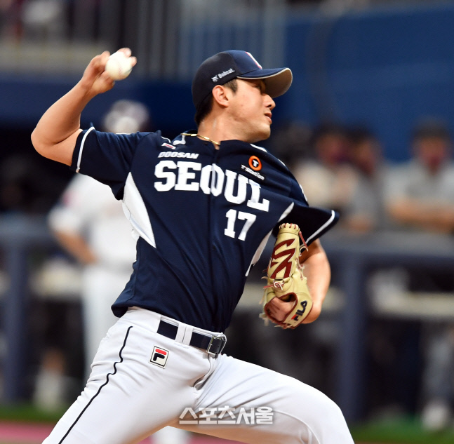 홍건희, 왼쪽 햄스트링 부상 '말소'...김태형 "마무리 정철원 쓴다" [SS 창원in]