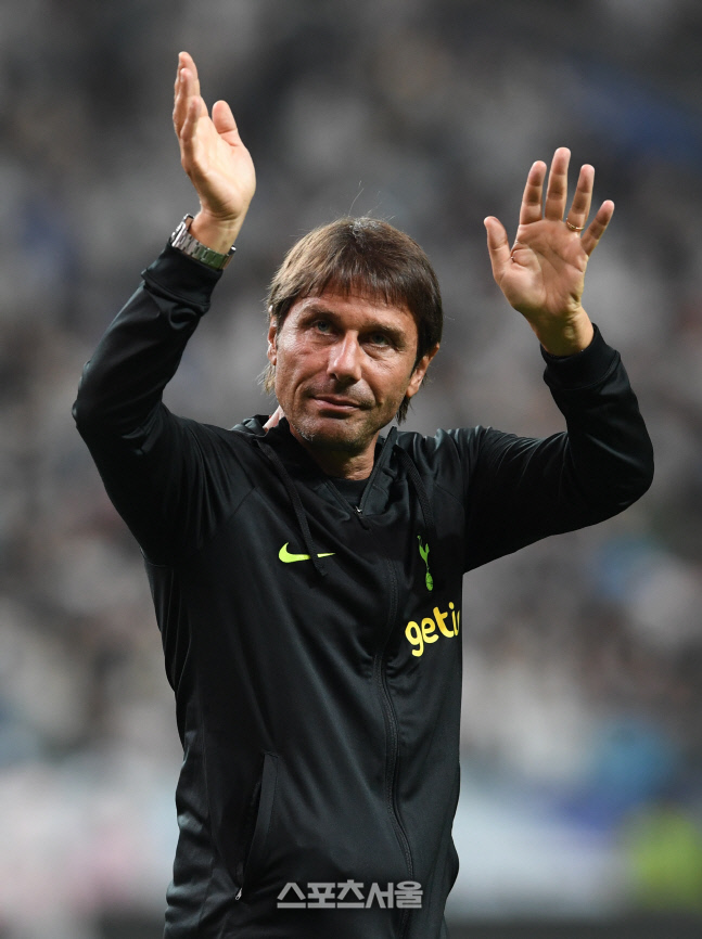[포토]팀K리그에 6-3 승리 거둔 토트넘의 콘테 감독