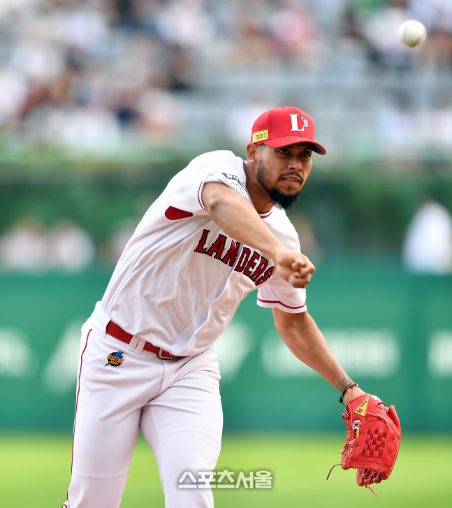 전반기 11승 도전 폰트, 상대는 2위 키움[포토]