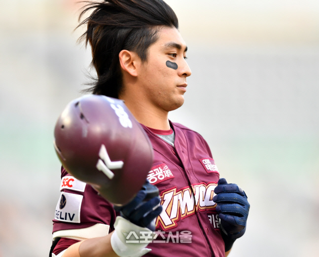 3회초 폰트 초구 통타 이정후, 아깝게 외야플라이[포토]