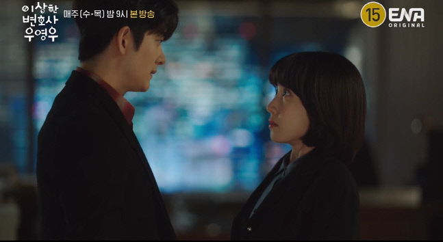 "이준호씨 좋아하는지 확인하고파" 마주선 박은빈X강태오 첫키스 3초전(이상한 변호사 우영우)[SS리뷰]