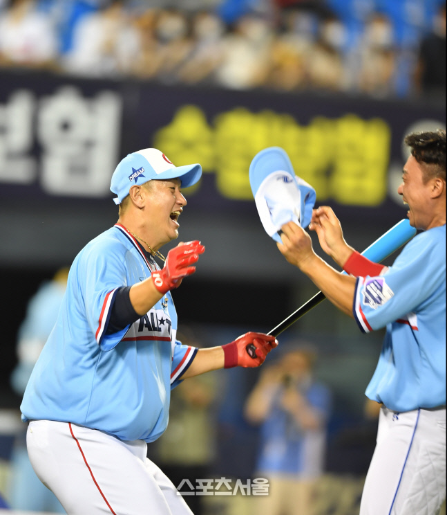 '이 보다 더 좋은 은퇴선물이 있을까?'[포토]