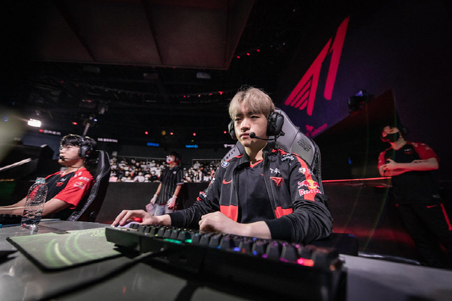 '불리해도 이긴다' T1, DRX 꺾고 '단독 1위' (종합) [SS종로in]