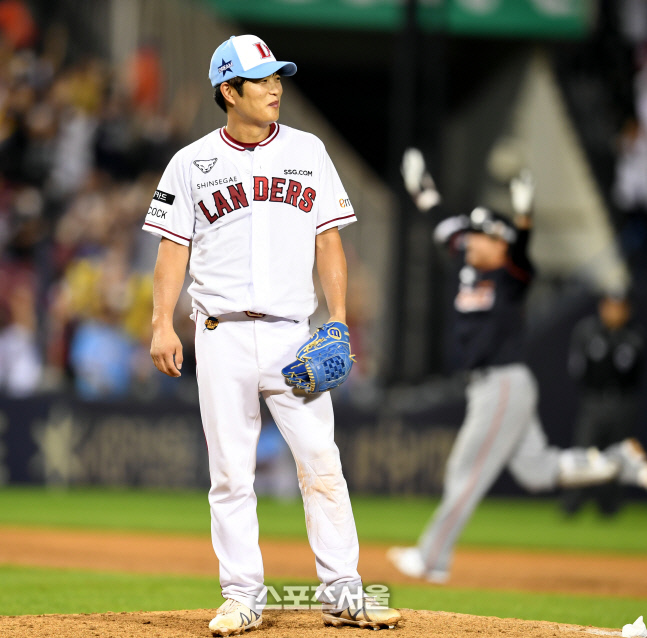 [포토] 김민식 \'홈런 맞고 말았어\'