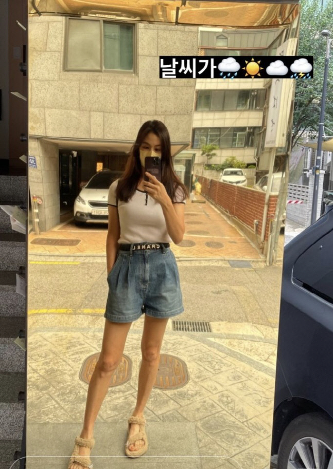 "미모는 맑음" '장동건♥' 고소영, 흐린날 길거리서도 빛나는 여신 자태[★SNS]