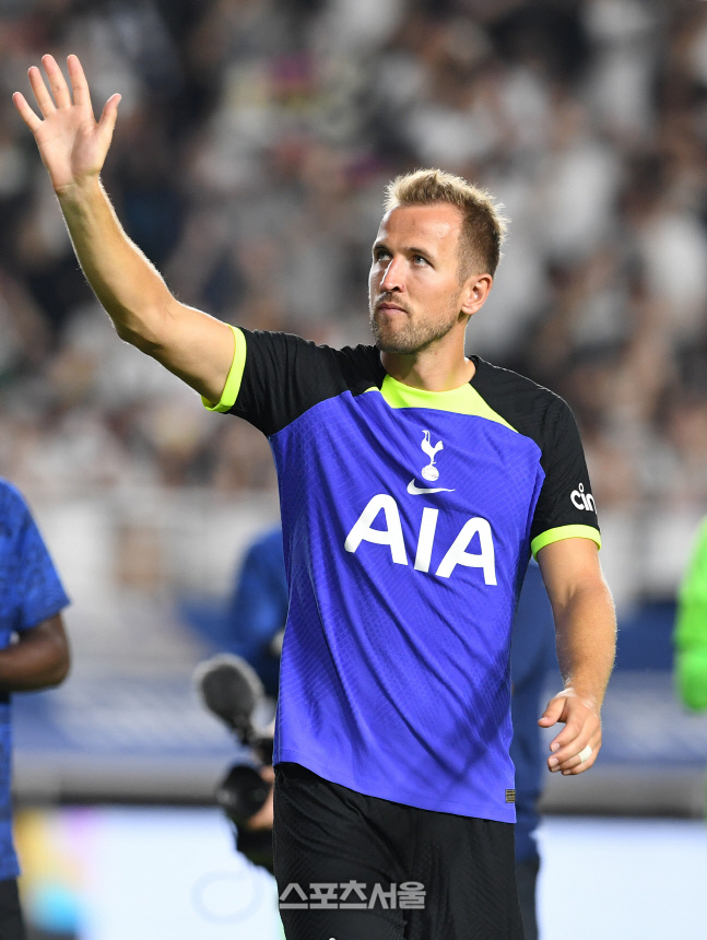 [포토]케인, 손흥민의 나라에서 경기를 마무리하고...