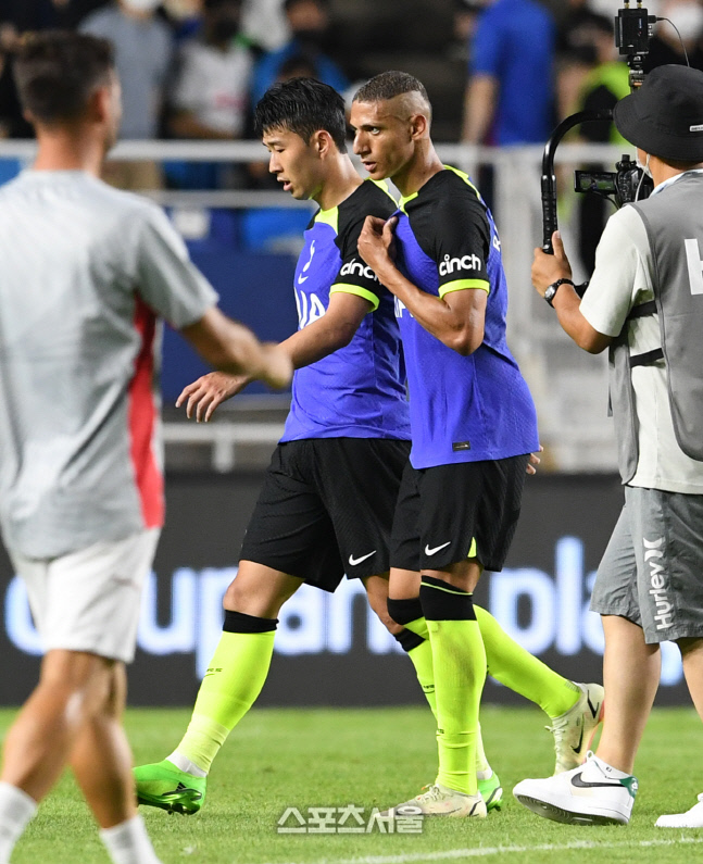 英 언론도 손흥민vs몬티엘 싸움 주목…'콘테가 토트넘을 스트릿파이터로 발전시키고 있다'