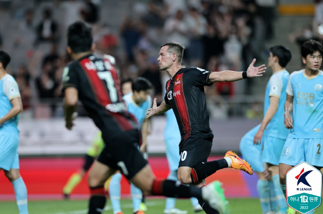 '난 이제 서울맨'…일류첸코의 '일류 데뷔골', 익수볼 모자랐던 2% 채웠다