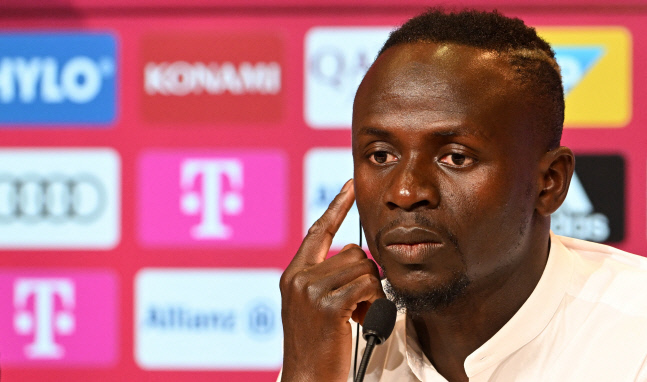 FBL-GER-BUNDESLIGA-ENG-PR-BAYERN-LIVERPOOL-MANE-SEN