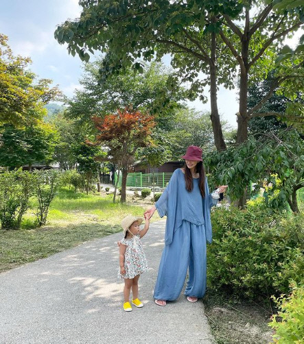 '정명호♥' 서효림, 껌딱지 딸 위해 프랑스 휴가 포기 "엄마가 되는 과정인가 봐"