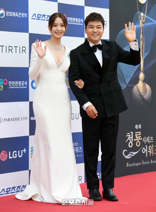 [포토]'청룡시리즈어워즈' MC 맡은 임윤아와 전현무