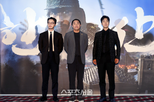 [포토] 변요한-김한민 감독-박해일 '한산 기대하세요'