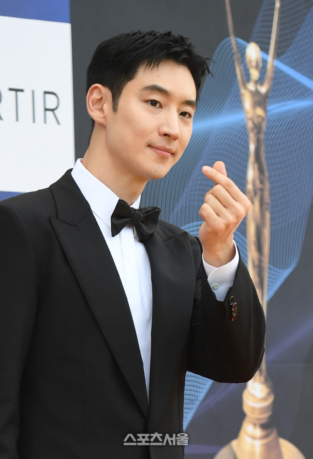 [포토]이제훈, 상큼 하트!