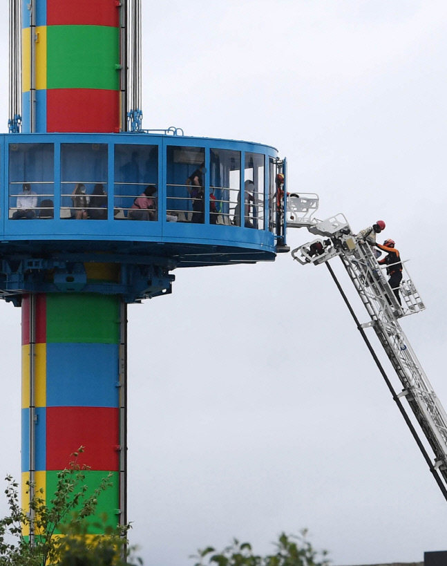 '레고랜드가 또?' 다섯번째 사고..타워전망대 25m서 멈춰 19명 고립