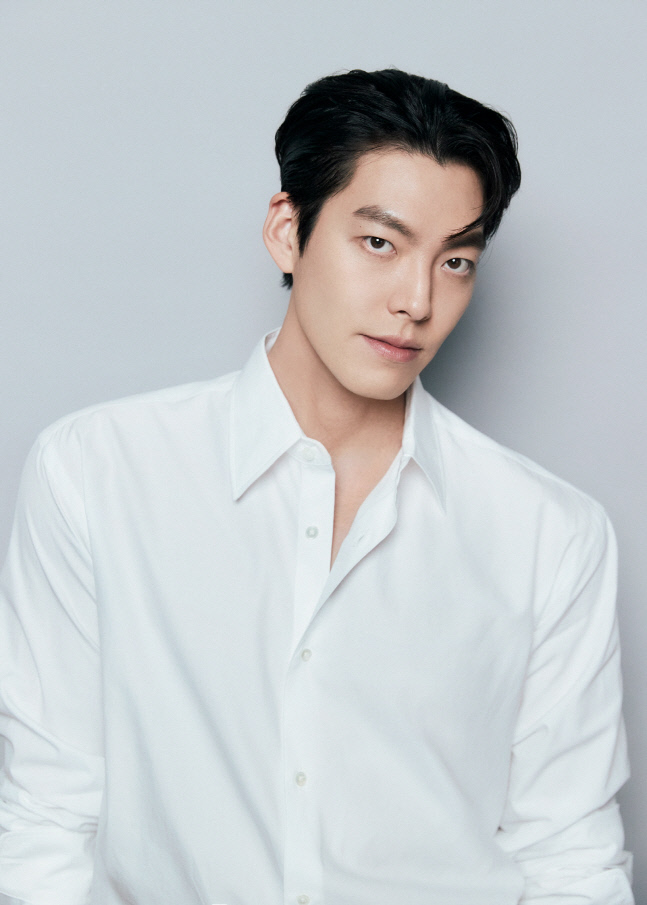 21 외계+인 1부_김우빈 매체 제공용 사진