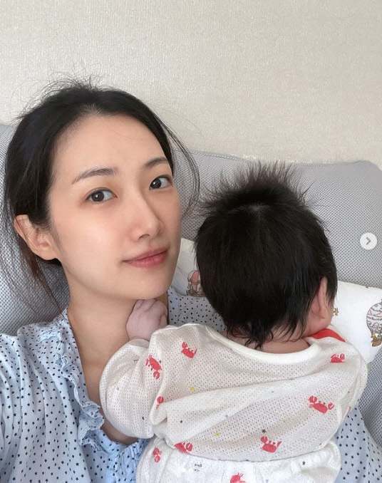 '조충현♥' 김민정 아나, 출산 후 25kg 증가 "가슴 아래는 항아리"[★SNS]