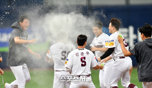 '우진이도 축하해요^^' 11회말 끝내기 이지영[포토]