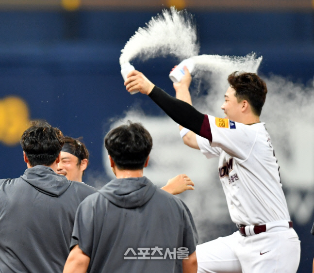 '무시무시한 전병우' 11회말 끝내기 이지영[포토]