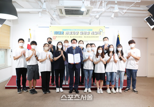 최대호 시장, 청소년 모의투표서 67.3% 득표로 당선