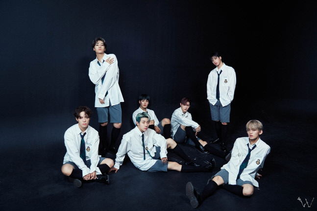 '26일 컴백' TAN(탄), 짐승美 벗고 교복 입었다