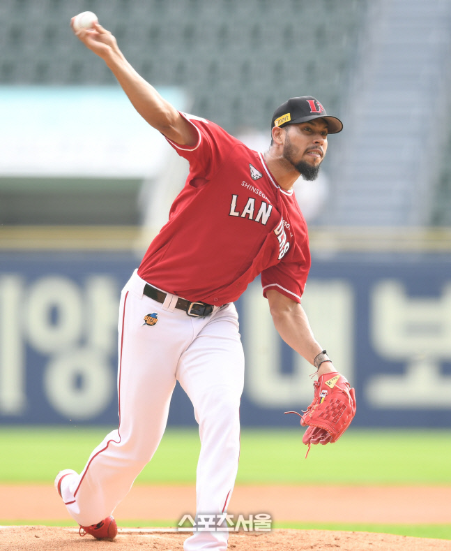 [포토] 12승에 도전하는 SSG 폰트