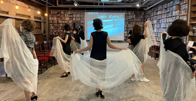 5060 시니어 인생책 런웨이 ‘마이마이’ 발표회, 21일 인사동 코트(KOTE)에서 열려