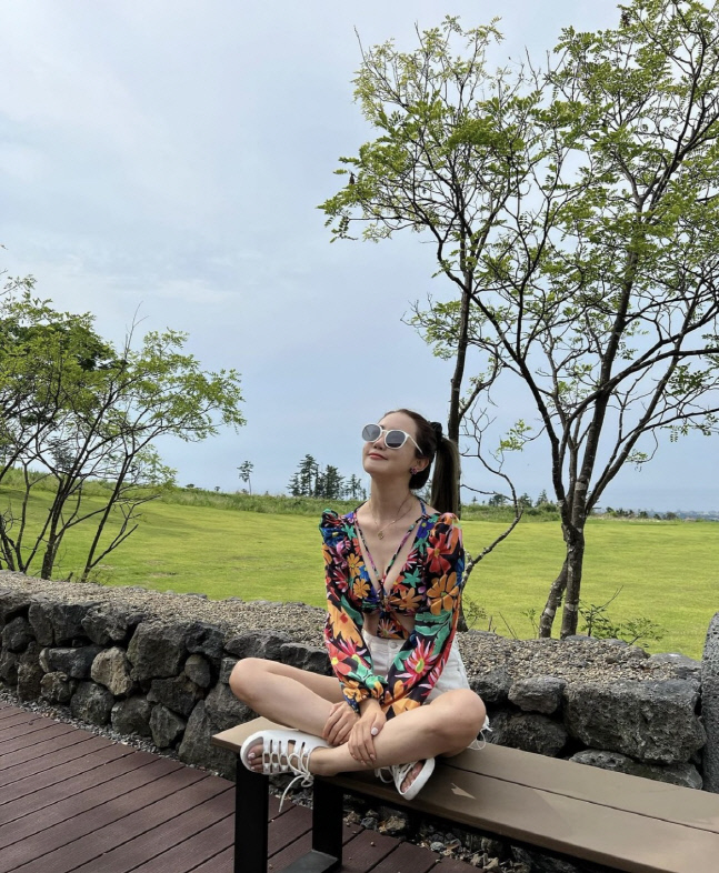 이다해, ♥세븐이랑 같이 갔나? 제주도서 수영복 자태 "더울 땐 수영장"[★SNS]