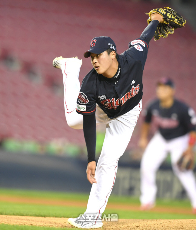 [포토] 롯데 이민석 '역투'