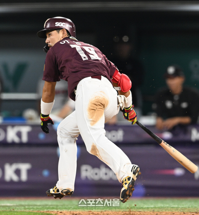[포토]키움 이용규, KT 김민수 상대 적시타