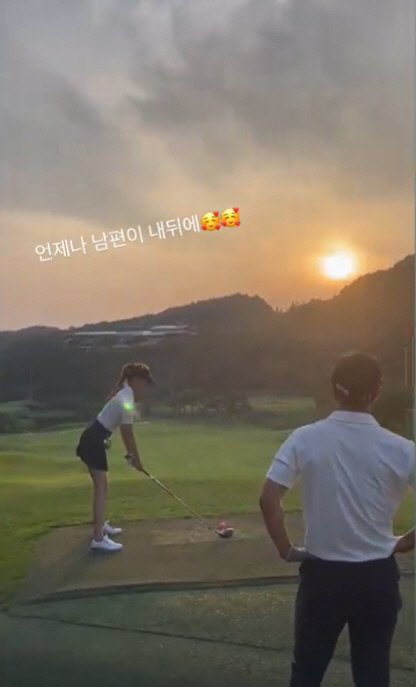 손담비, 껌딱지 ♥이규혁 자랑 "언제나 남편이 내 뒤에"[★SNS]