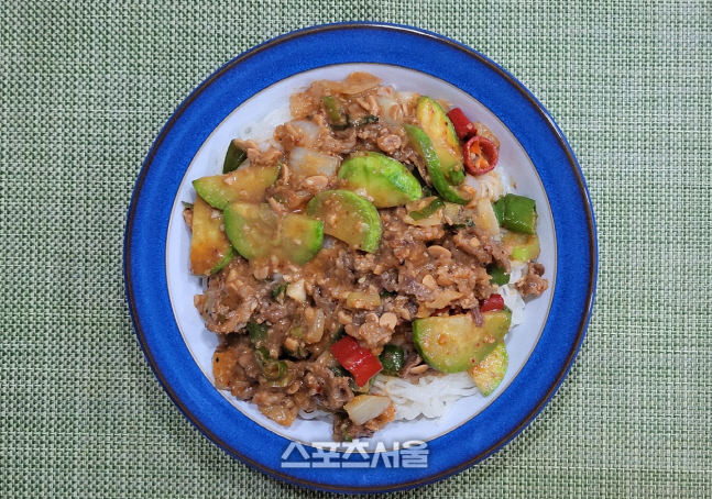 [SS리뷰] 더운 여름철 입맛 돋울 '백종원표' 이색 비빔국수