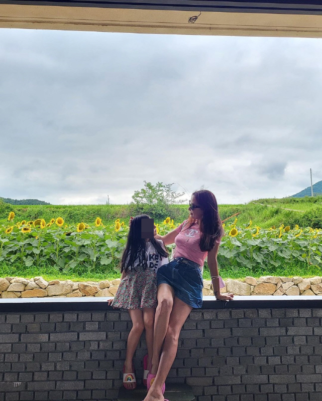 장동건♥고소영 딸도 명품 콧대…비주얼 부부 자식은 떡잎부터 다르네[★SNS]