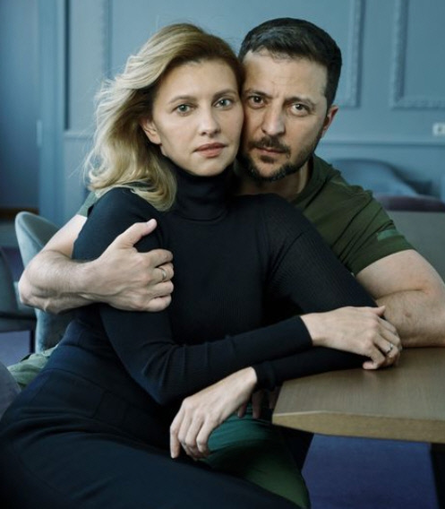 우크라 대통령 부부 '보그' 표지 등장 "5개월간의 전쟁, 평범한 일상이 꿈이 됐다"