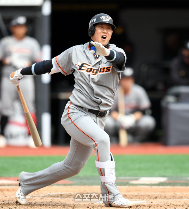 '왜 거기로 던져?' 김태연-하주석...한화 '혼돈 수비', 알아서 걷어찬 '승리' [SS 집중분석]