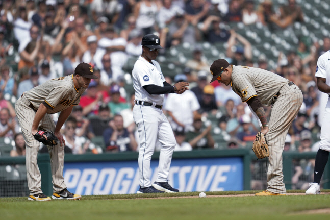 Padres Tigers Baseball