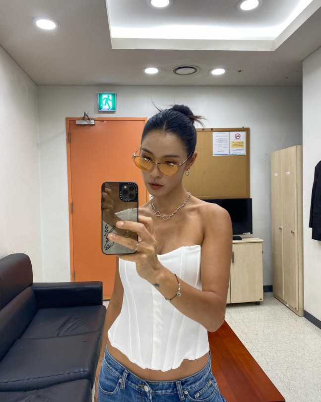 '발리댁' 가희, 한국 와서 신났네…로우라이즈 찰떡인 애둘맘[★SNS]