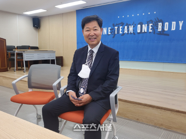 은퇴 후 25년→여전히 체중 그대로...'레전드' 이만수의 야구는 계속된다 [SS 시선집중]