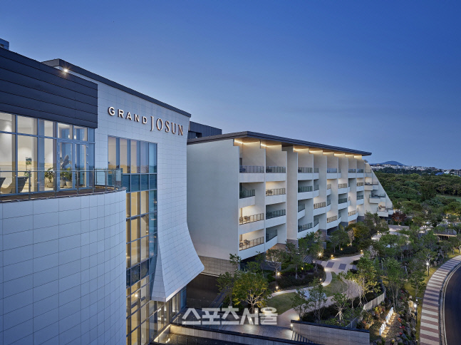 1_그랜드 조선 제주_힐 스위트관 외관