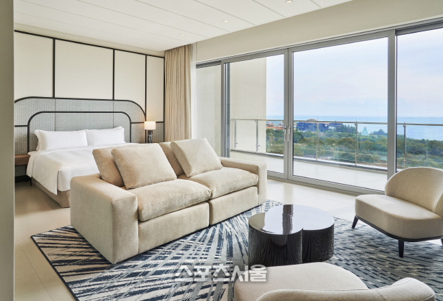 2_그랜드 조선 제주_힐 스튜디오 스위트 오션뷰