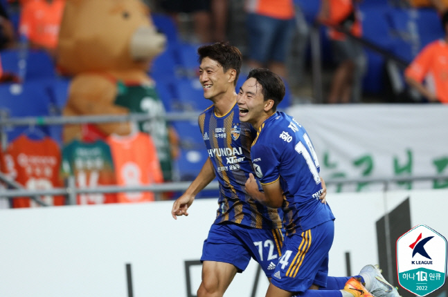 이청용의 감각, 12년 전 아르헨 저격 소환…홍명보가 웃은 이유