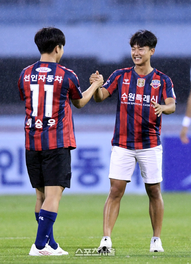 [포토] \'의정부고 이승우\' 주현서, 이승우와 반갑게 악수