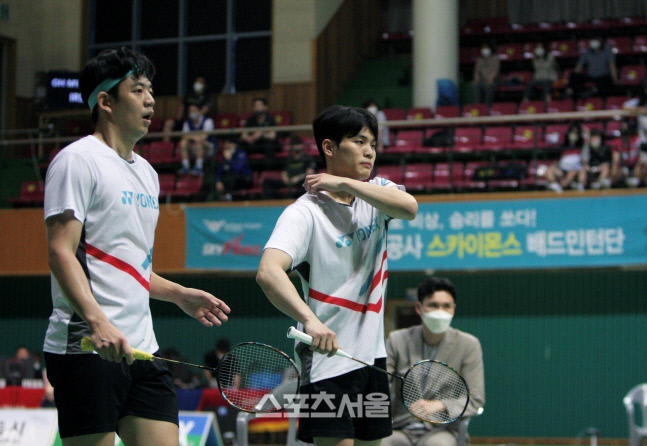 요넥스 남자복식 파트너인 이용대-이상민