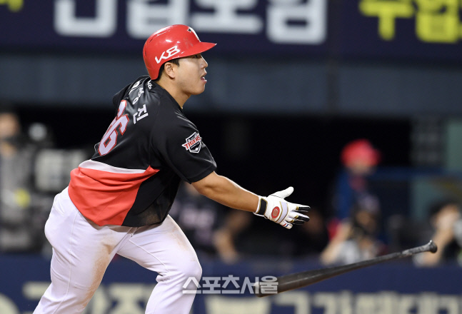 [포토김진성 상대로 2루타 뽑아내는 이창진