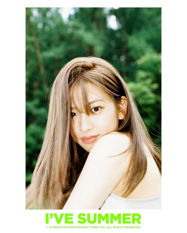 분위기 무슨일?…아이브 안유진X이서, 눈부신 여름 비주얼[★포토]