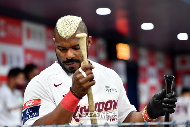 \'오늘 쓸 배트는?\' 계란머리 푸이그[포토]