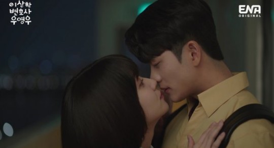 럽스타 이준호 '여름밤' 사진에 "권민우, 집에 가지마" 과몰입 댓글 폭주