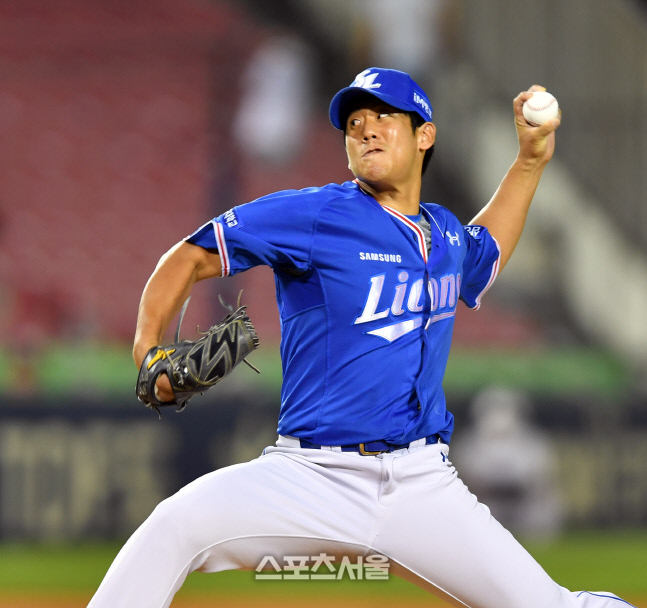 7회말 수아레즈에 이어 등판한 좌완 이상민[포토]